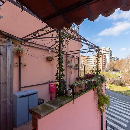 I-host - Unique Two-level In * Milaan