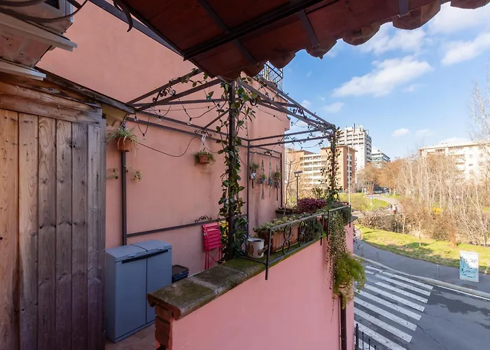 I-host - Unique Two-level In * Milaan