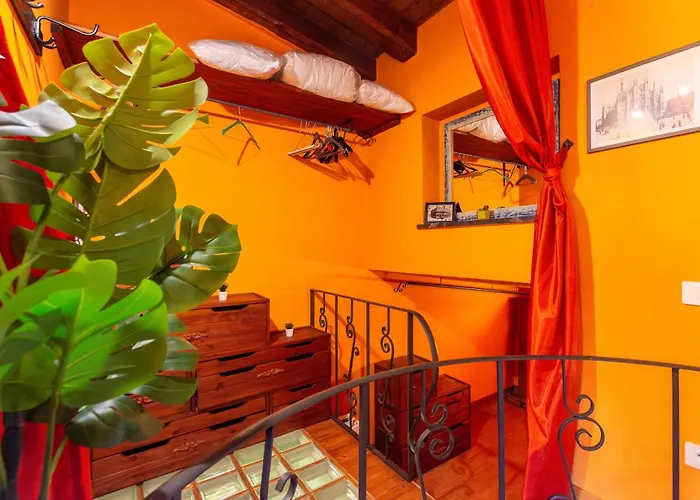 I-host - Unique Two-level In *